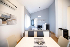 Modern 2-bedroom apartment with private parking